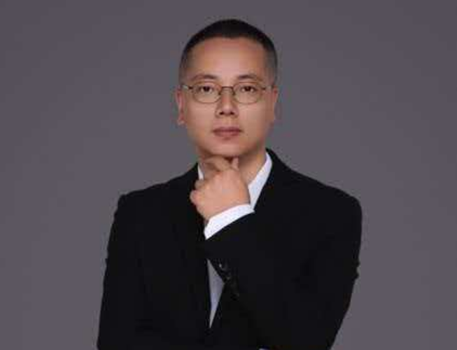 诸伟